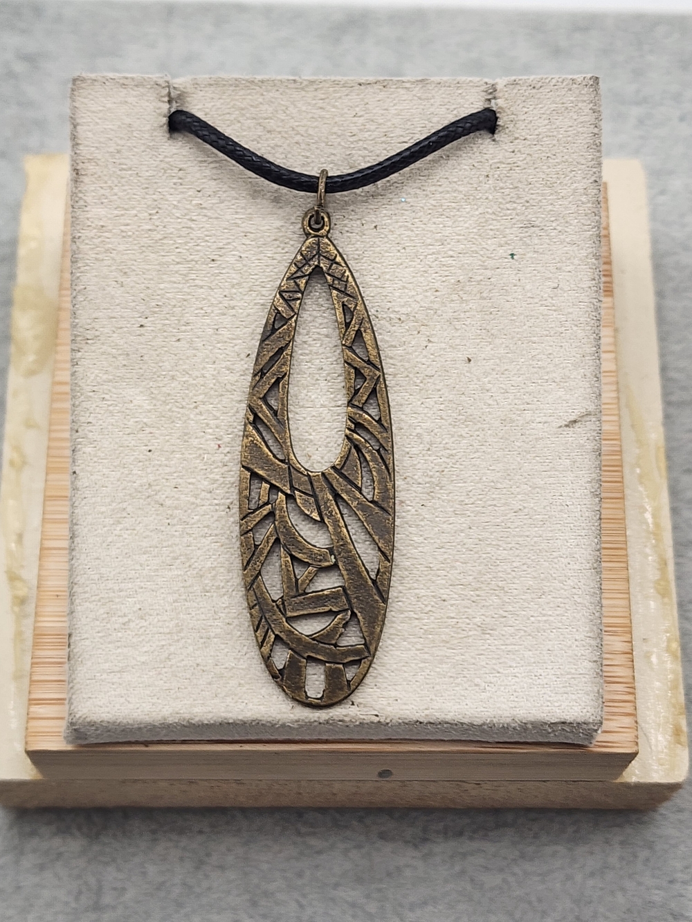 Antique Brass Teardrop Cutout Pendant Necklace - Women Jewelry
